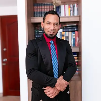 Yonathan Madrid, Asesor comercial